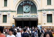 Number of tourists soars during national reunification holidays